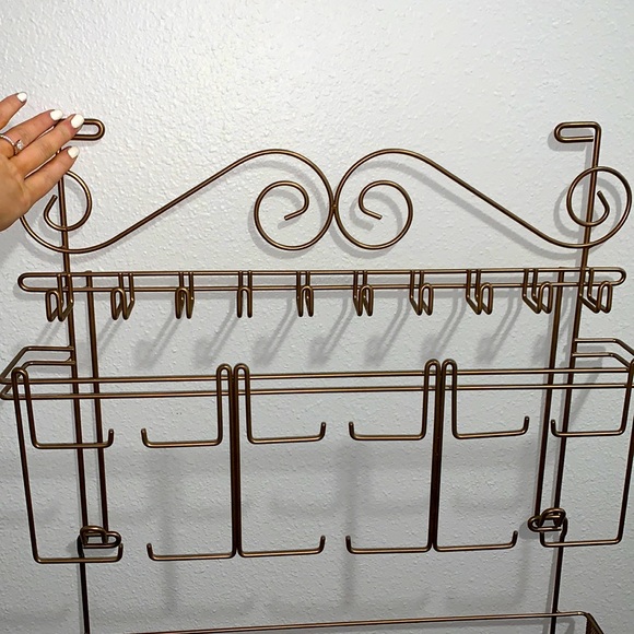 Jewelry Rack - Picture 2 of 3